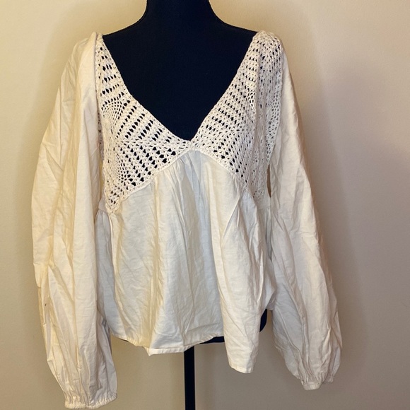 ASOS DESIGN V-neck Crochet Top with Frill Sleeve and Peplum Hem - Picture 3 of 7